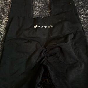 Sunzel Women's High-Waist Scrunch Leggings - Black